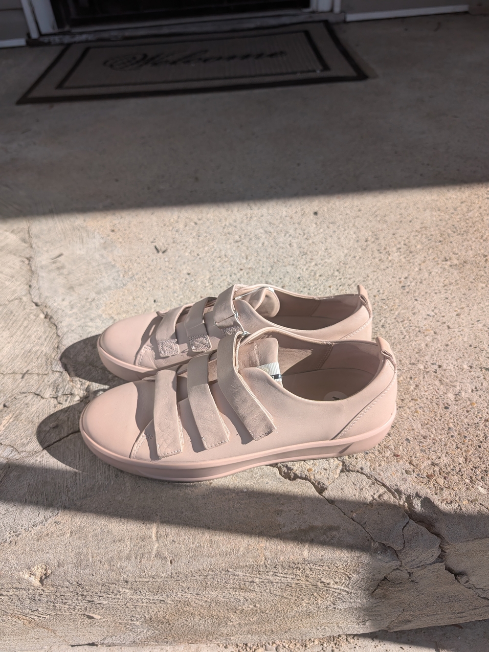 ECCO Danish Design  Womens Soft 8 Strap Leather Sneaker Powder Pink US 11 UK 8.5